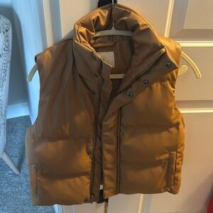 Camel vinyl vest
size XS